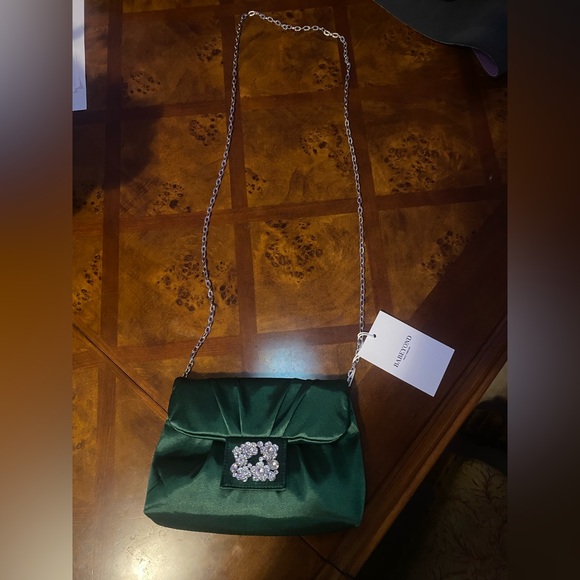 NWT-Elegant Green Satin Clutch with Chain Strap - Picture 2 of 12